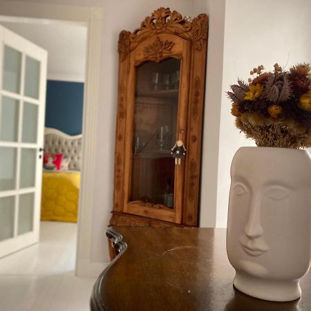 Shabby Chic - Apartment In The Heart Of Vilnius Old Town Bagian luar foto