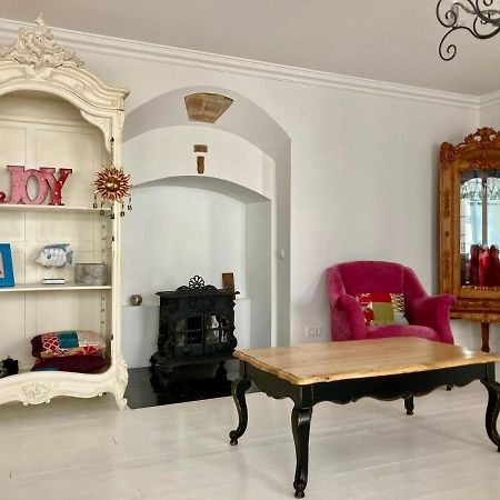 Shabby Chic - Apartment In The Heart Of Vilnius Old Town Bagian luar foto