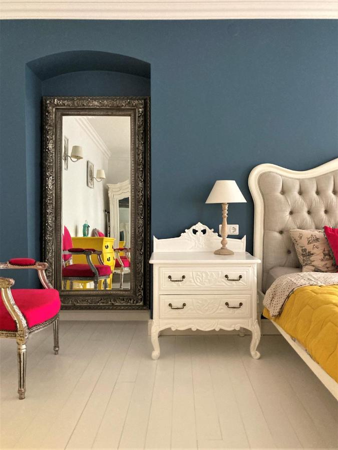Shabby Chic - Apartment In The Heart Of Vilnius Old Town Bagian luar foto