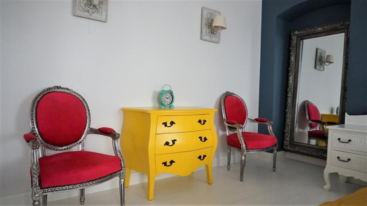 Shabby Chic - Apartment In The Heart Of Vilnius Old Town Bagian luar foto