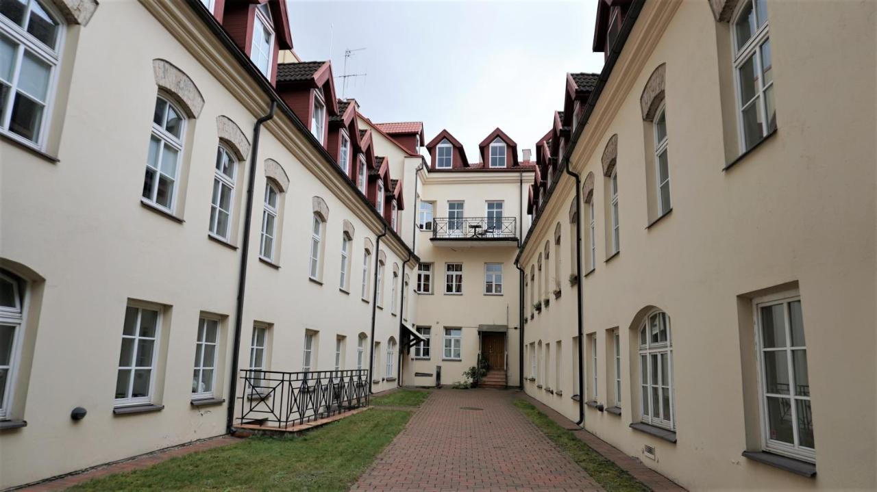 Shabby Chic - Apartment In The Heart Of Vilnius Old Town Bagian luar foto