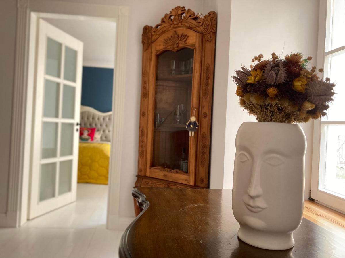 Shabby Chic - Apartment In The Heart Of Vilnius Old Town Bagian luar foto