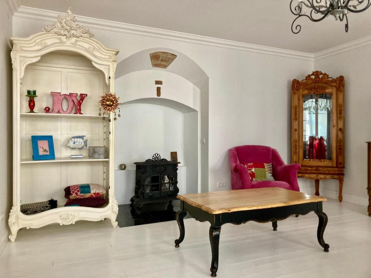 Shabby Chic - Apartment In The Heart Of Vilnius Old Town Bagian luar foto
